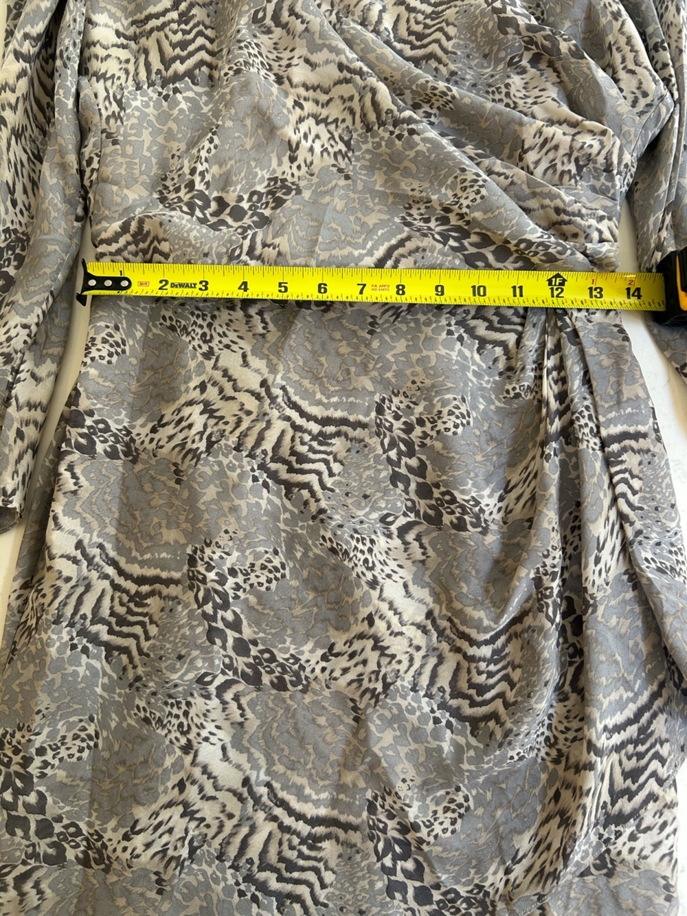 Elizabeth and James Animal Print Draped Long Sleeve Mini Dress Size 4 - Picture 15 of 16